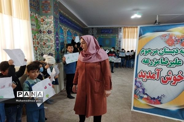 برپایی نمایشگاه نقاشی توسط دانش‌آموزان مدرسه مزرعه صفادشت