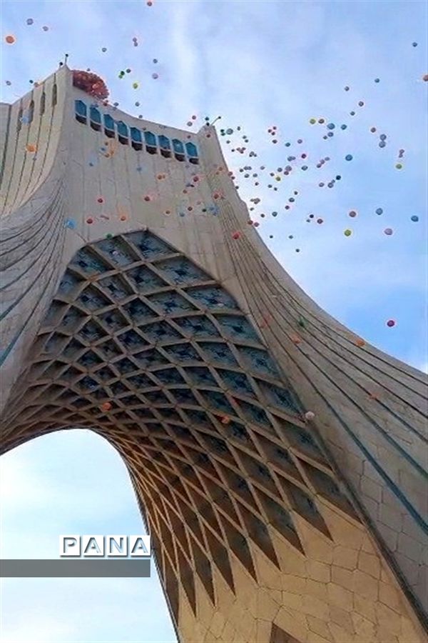 حضور دانش‌آموزان منطقه 10 در ویژه برنامه «نامه‌ای به آسمان»، گرامیداشت شهادت سردار سلیمانی