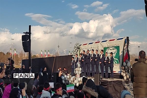 حضور دانش‌آموزان منطقه 10 در ویژه برنامه «نامه‌ای به آسمان»، گرامیداشت شهادت سردار سلیمانی