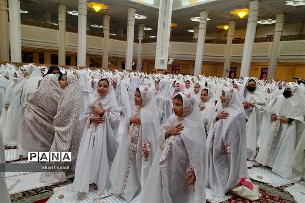 جشن عبادت یک هزارو 100 نفر از دختران درحرم مطهرشاهچراغ (ع)
