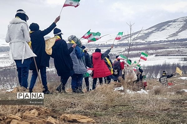 کوهپیمایی دانش‌آموزان دختر سازمان دانش‌آموزی آذربایجان غربی