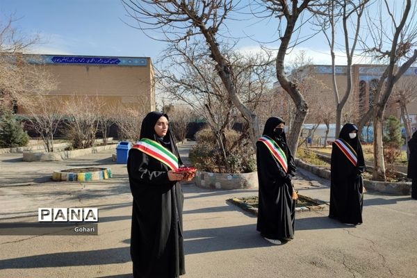 تشییع پیکر شهید گمنام در هنرستان معصومیه منطقه ۱۳