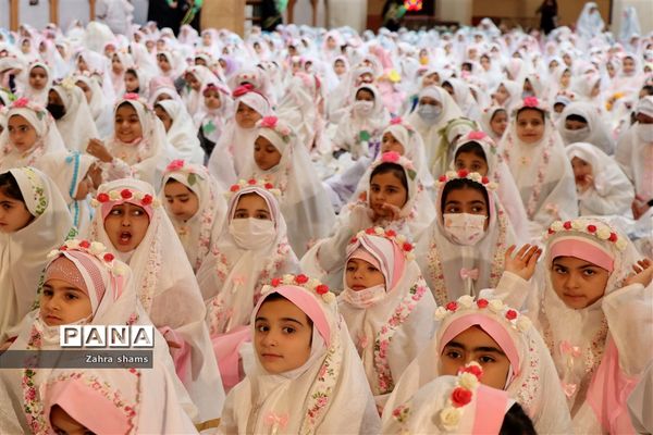 جشن تکلیف  هزارو 100 نفر از دختران شیراز درحرم مطهرشاهچراغ (ع)