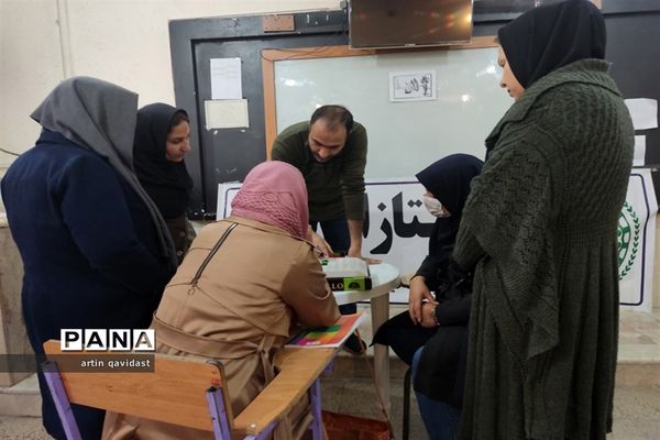 برگزاری دوره آموزشی بازی‌های فکری رویش ویژه مربیان ناحیه 3 شیراز