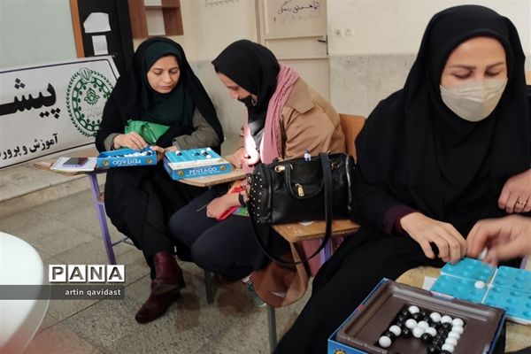 برگزاری دوره آموزشی بازی‌های فکری رویش ویژه مربیان ناحیه 3 شیراز