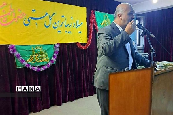 جشن میلاد زیباترین گل هستی در مدرسه شاهد شهید اشرفی اصفهانی