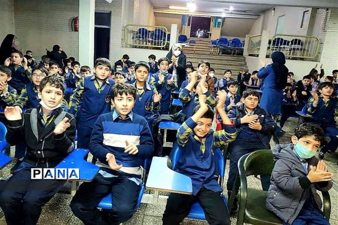 جشن میلاد زیباترین گل هستی در مدرسه شاهد شهید اشرفی اصفهانی