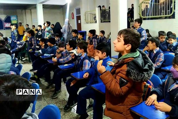 جشن میلاد زیباترین گل هستی در مدرسه شاهد شهید اشرفی اصفهانی