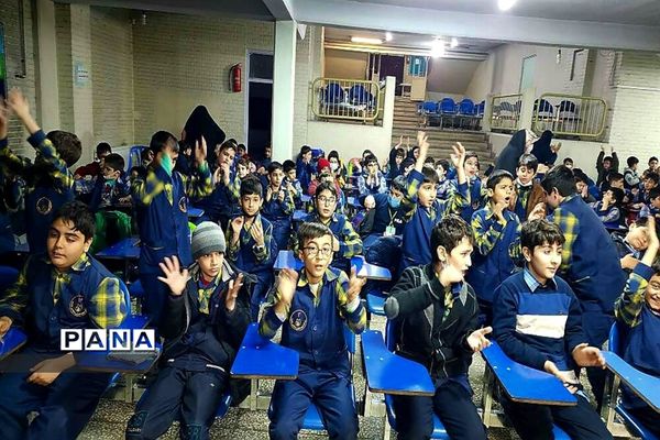 جشن میلاد زیباترین گل هستی در مدرسه شاهد شهید اشرفی اصفهانی