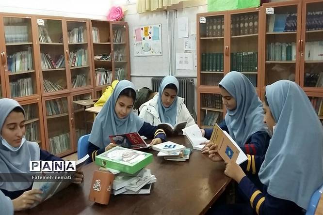 دومین نشست کتابخوان در دبیرستان شایستگان ملارد