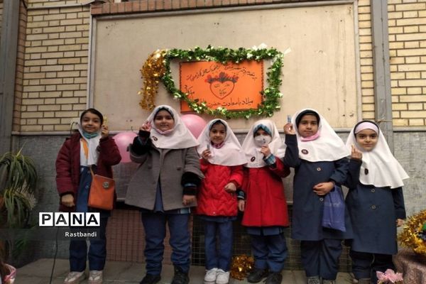 جشن روز مادر در دبستان دخترانه فیروزه منطقه ۱۳