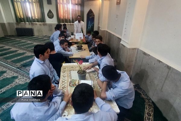 برگزاری نشست‌ها و جلسات بصیرتی و آموزشی در دبیرستان امام علی(ع)