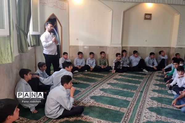 برگزاری نشست‌ها و جلسات بصیرتی و آموزشی در دبیرستان امام علی(ع)