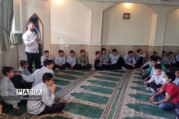 برگزاری نشست‌ها و جلسات بصیرتی و آموزشی در دبیرستان امام علی(ع)