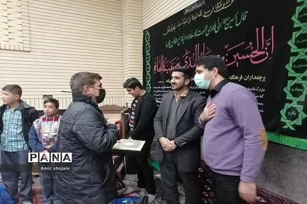 لاله‌های روشن در آموزشگاه شیخ جنید شهرستان پیشوا