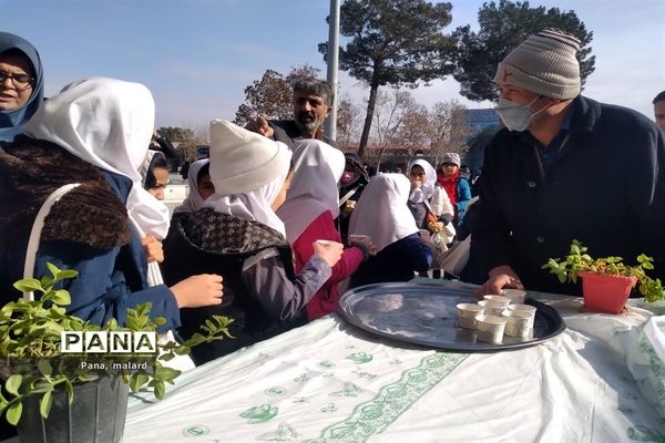 جشن بهار بندگی در امامزاده بی‌بی سکینه صفادشت