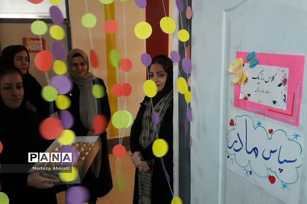 برگزاری جشن روز مادر در مدرسه ام البنین یک شهرری