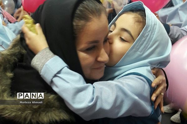 برگزاری جشن روز مادر در مدرسه ام البنین یک شهرری