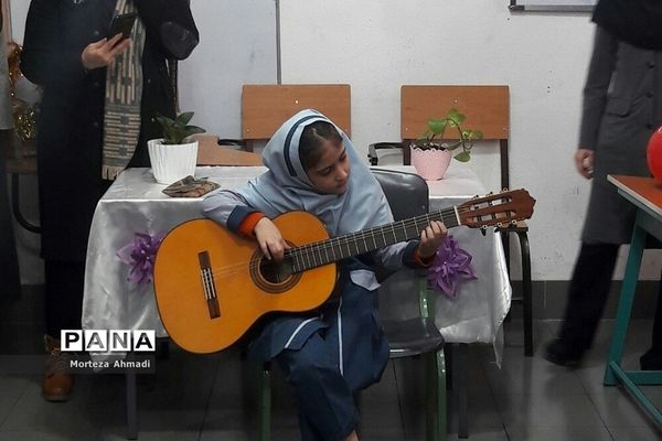 برگزاری جشن روز مادر در مدرسه ام البنین یک شهرری