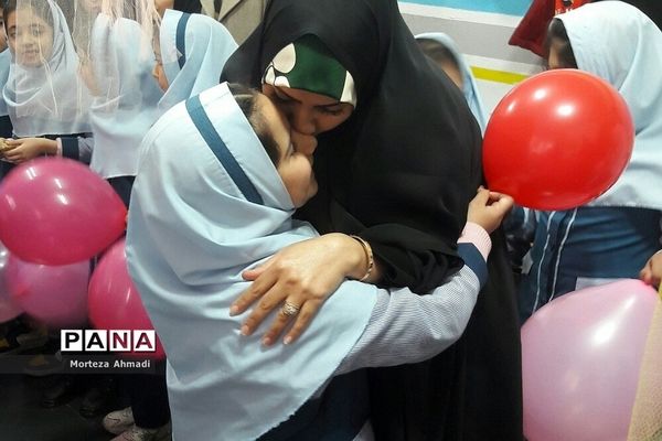 برگزاری جشن روز مادر در مدرسه ام البنین یک شهرری