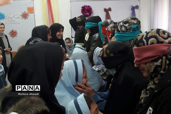 برگزاری جشن روز مادر در مدرسه ام البنین یک شهرری