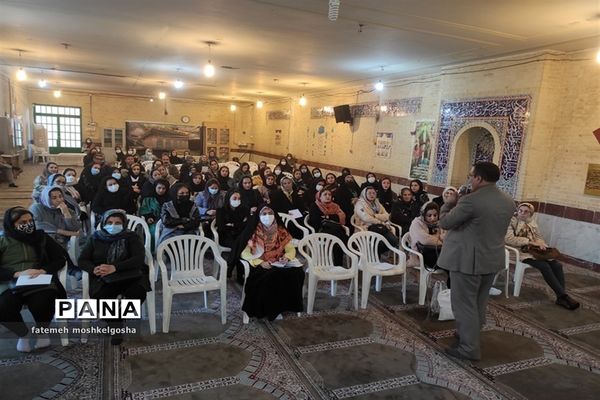 نشست پیشگیری از آسیب‌های اجتماعی در دبستان مبعث ناحیه 3 شیراز