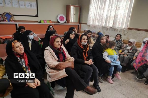 جشن دانش‌آموزی گرامیداشت روز مادر در آموزشگاه شاهد فاطمه زهرا(س) اسلامشهر