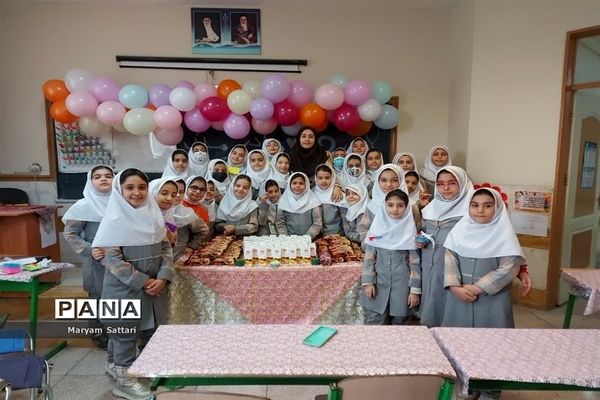 جشن دانش‌آموزی گرامیداشت روز مادر در آموزشگاه شاهد فاطمه زهرا(س) اسلامشهر