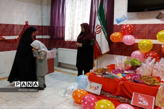 جشن دانشآموزی گرامیداشت روز مادر در آموزشگاه شاهد فاطمه زهرا(س) اسلامشهر
