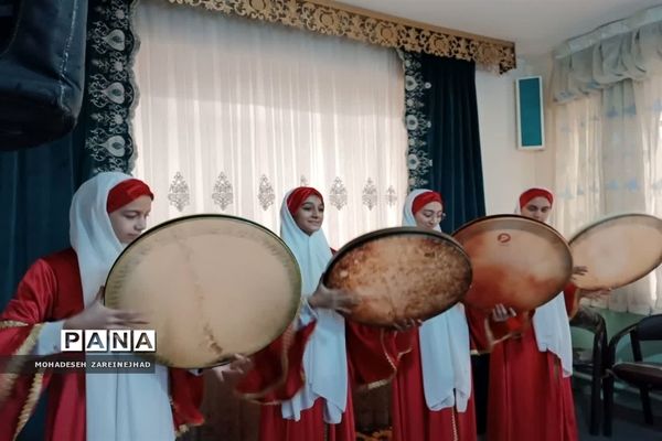 برگزاری مراسم روز مادر و روز زن در دبیرستان‌ شهید‌ زهره‌‌وند قرچک