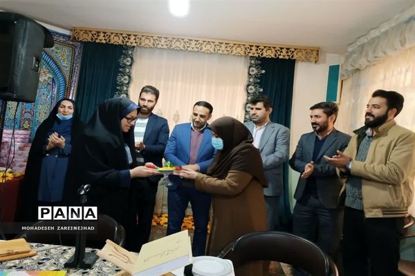 برگزاری مراسم روز مادر و روز زن در دبیرستان‌ شهید‌ زهره‌‌وند قرچک