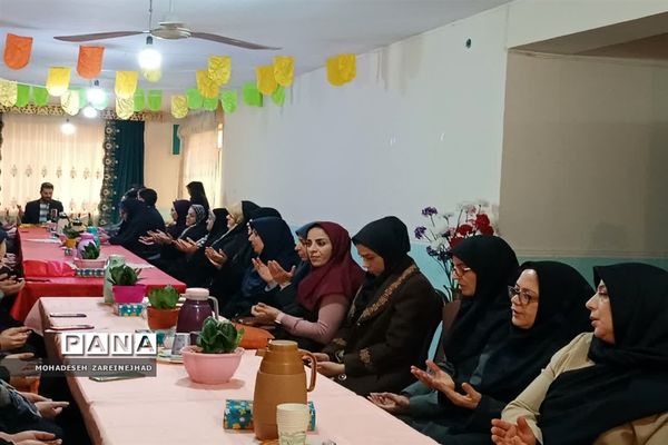 برگزاری مراسم روز مادر و روز زن در دبیرستان‌ شهید‌ زهره‌‌وند قرچک