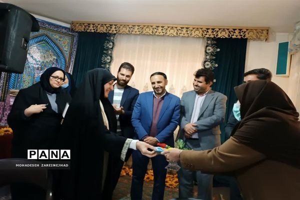 برگزاری مراسم روز مادر و روز زن در دبیرستان‌ شهید‌ زهره‌‌وند قرچک