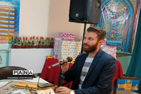 برگزاری مراسم روز مادر و روز زن در دبیرستان‌ شهید‌ زهره‌‌وند قرچک