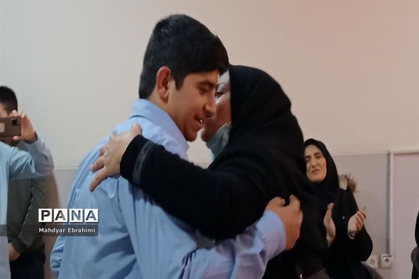 مراسم تجلیل از مادران شهدا و اعضاء انجمن اولیاء و مربیان آموزشگاه شهید کاظمی  اسلامشهر