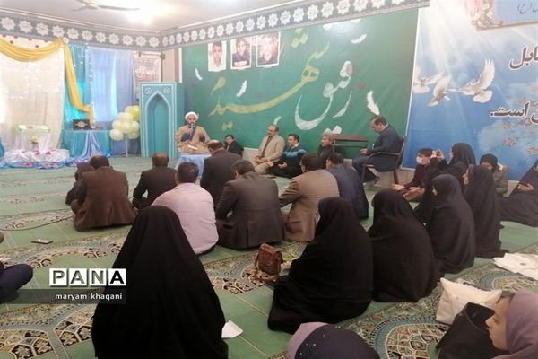 تجلیل از گروه‌های سرود دانش‌آموزی همزمان با جشن میلاد حضرت زهرا در اداره ناحیه 3 شیراز