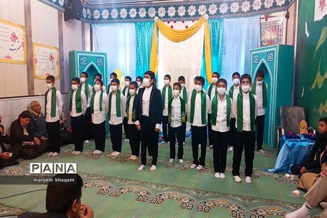 تجلیل از گروههای سرود دانشآموزی همزمان با جشن میلاد حضرت زهرا در اداره ناحیه 3 شیراز