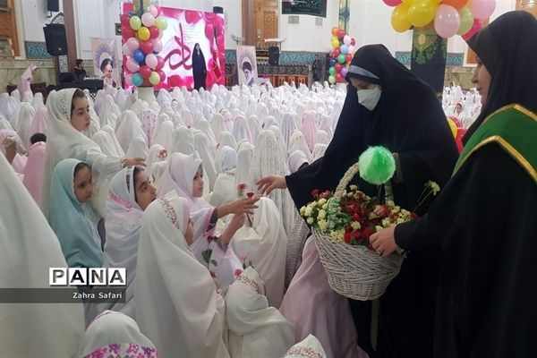 آیین جشن تکلیف دانش‌آموزان دختر منطقه چهاردانگه با عنوان «نیلوفرانه»