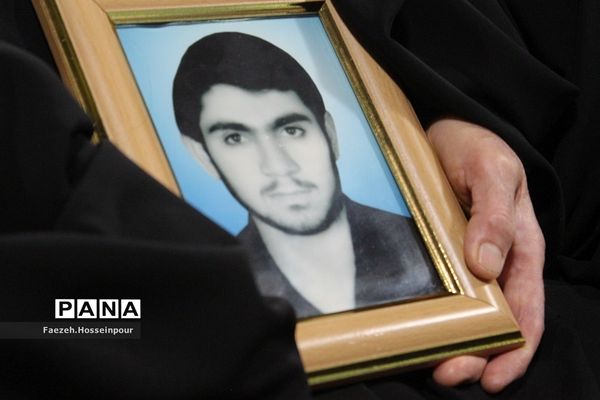 برگزاری مراسم بوی بهشت بهانه‌ای برای تجلیل از خانواده شهدا در بهارستان‌2