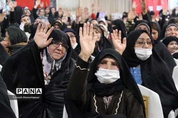 برگزاری مراسم بوی بهشت بهانه‌ای برای تجلیل از خانواده شهدا در بهارستان‌2