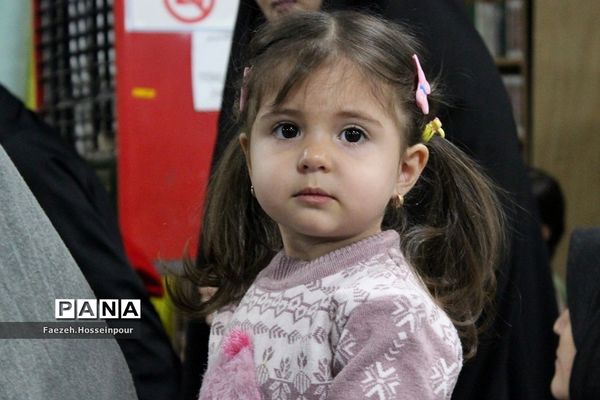 برگزاری مراسم بوی بهشت بهانه‌ای برای تجلیل از خانواده شهدا در بهارستان‌2