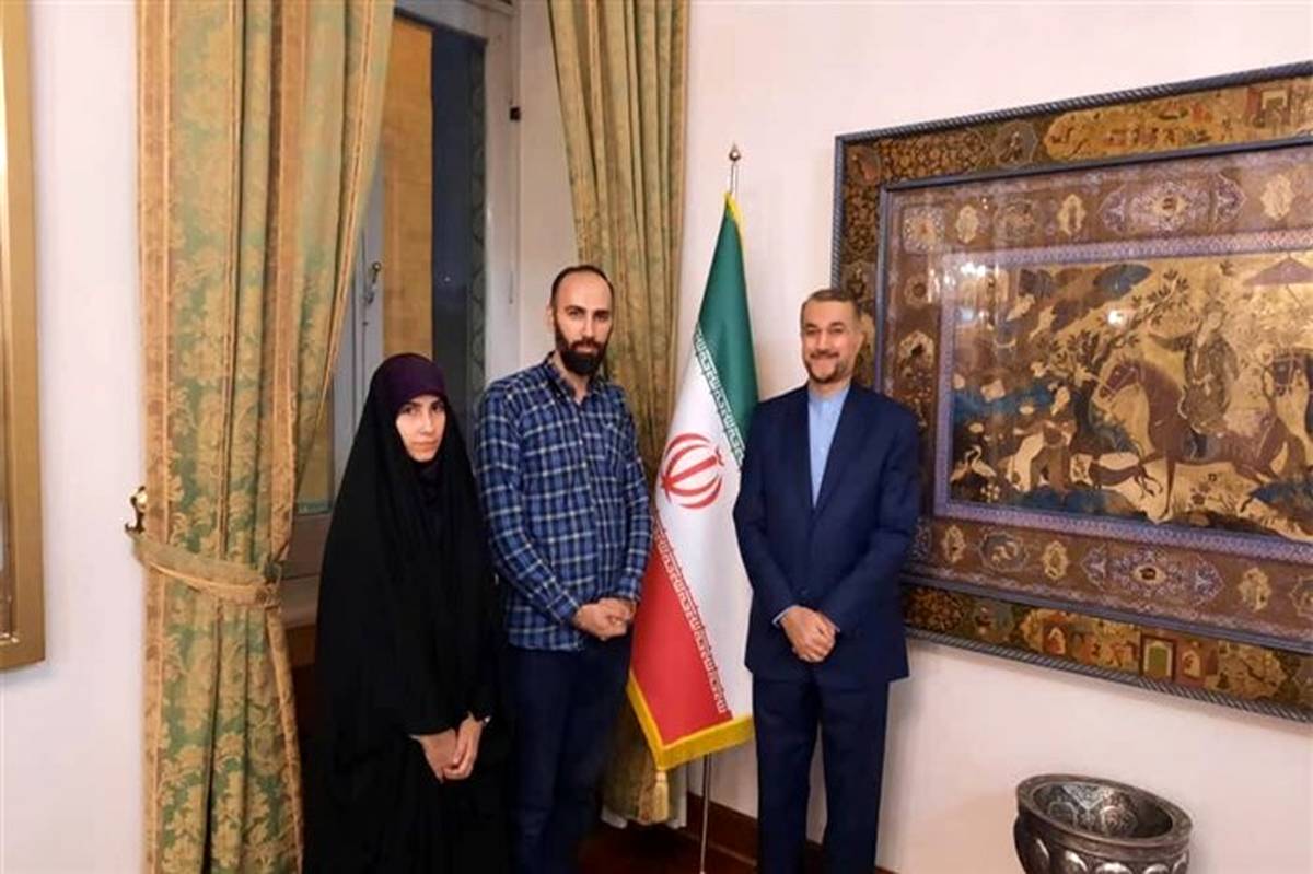 وزیر امور خارجه با فرزندان حمید نوری دیدار کرد