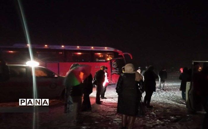 اسکان اضطراری بیش از ۱۲۰۰ نفر در برف و کولاک جاده‌های خراسان