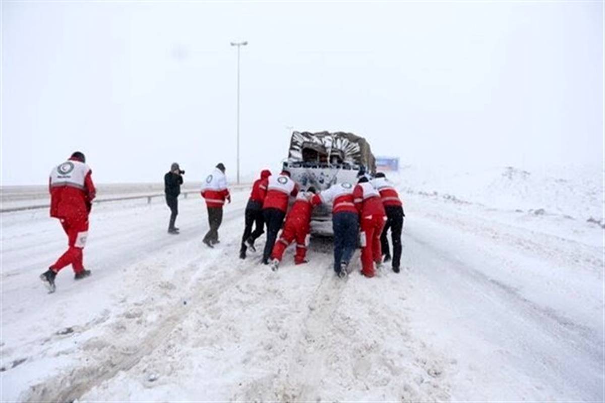 امدادرسانی به خودرو های گرفتار در برف  به ۱۵۰ دستگاه رسید