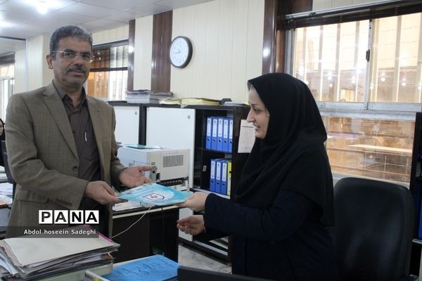 تجلیل از بانوان شاغل در حسابداری اداره‌کل آموزش و پرورش استان بوشهر