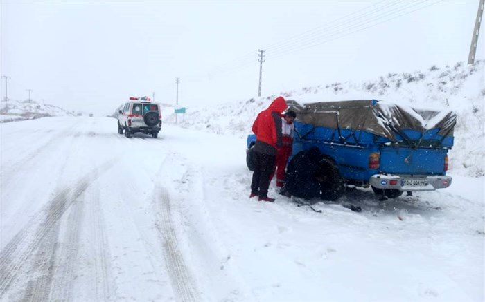 ۸۱ مسافر گرفتار در برف وکولاک زنجان امدادرسانی شدند