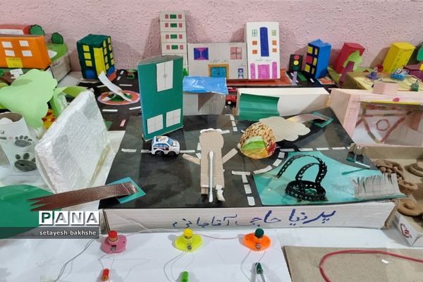 نمایشگاه دست‌سازه‌های دانش‌آموزان دبستان شهید غلامی طرح تدبیر ناحیه هفت مشهد مقدس