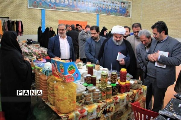 نمایشگاه و بازارچه «دستان پر مهر» بانوان بخش بهمن ابرکوه