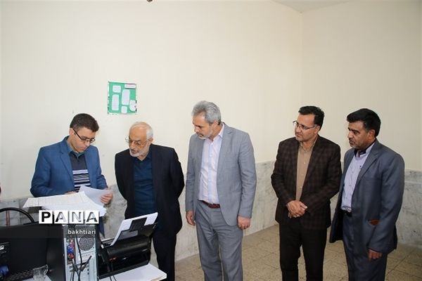 بازدید نماینده مردم کرمان و راور از حوزه امتحانات نهایی