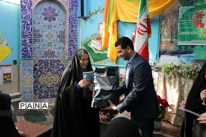 برگزاری مراسم تقدیر از مدیران خادمالحسینی در دبستان موجانی ناحیه 2 شهرری